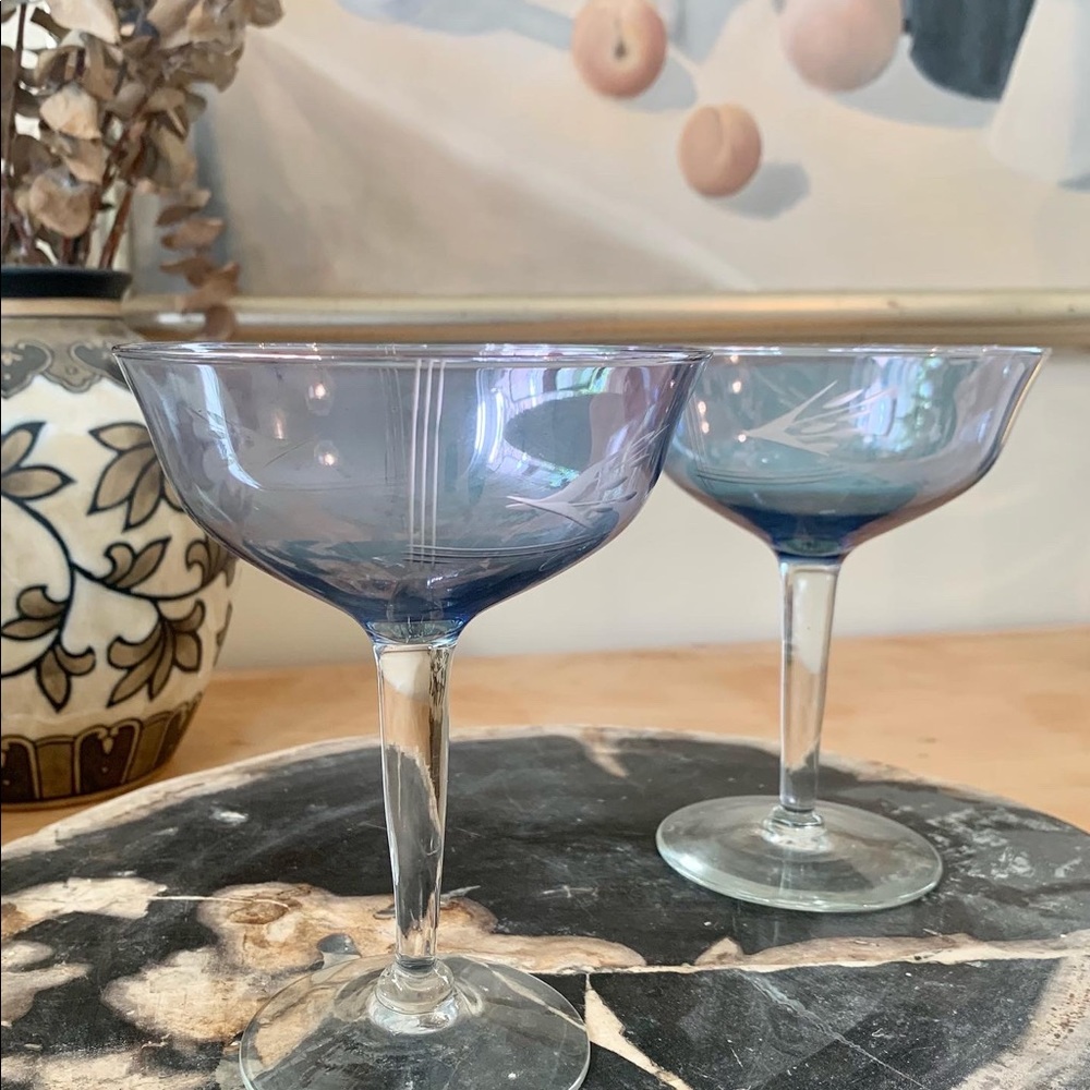 Set of 4 blue iridescent etched champagne coupes